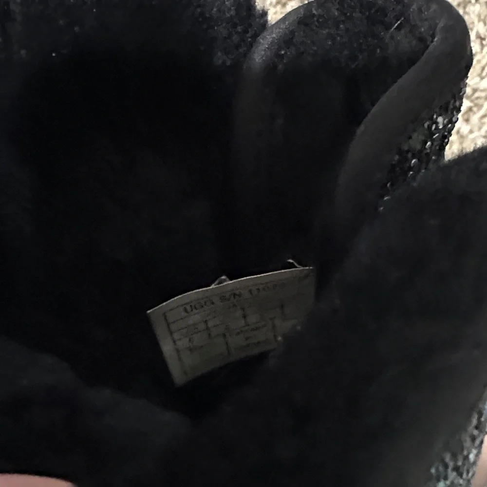 UGG Black Glitter Short Boot Mini Bow  Purple & Silver Sparkle EUC 6